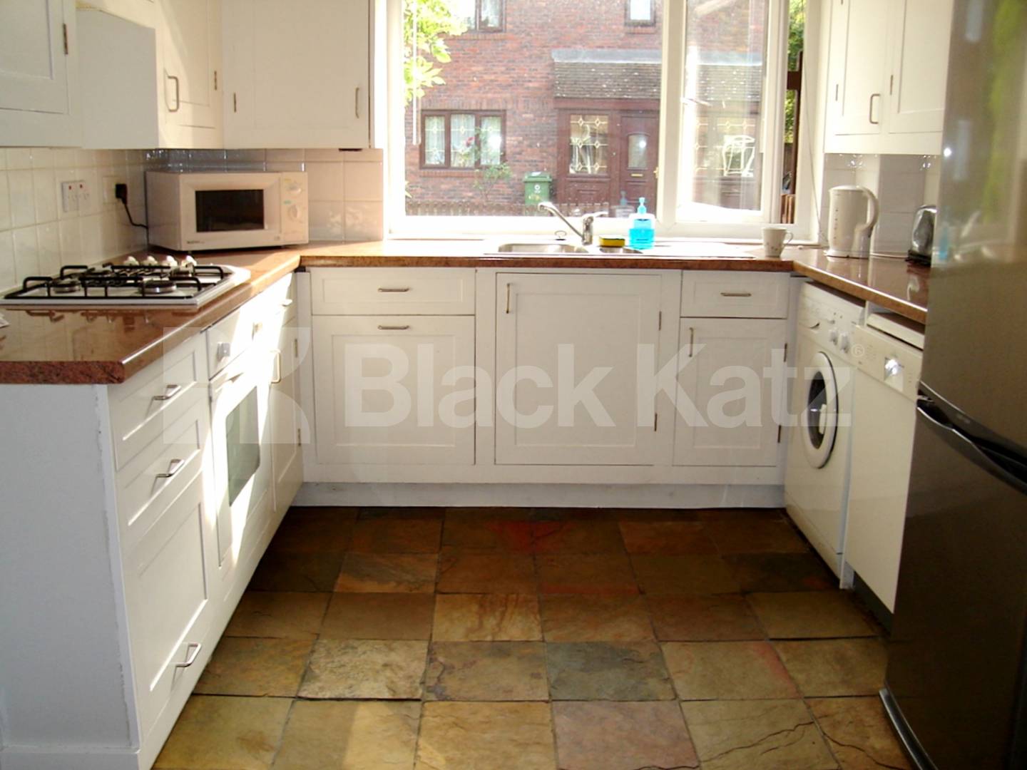 			LET, 3 Bedroom, 1 bath, 1 reception House			 Delverton Road, Kennington